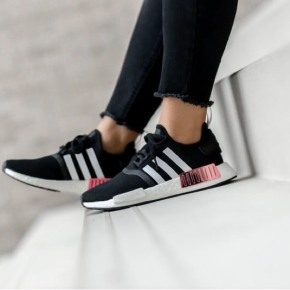 Adidas NMD R1 Hazy Rose - Picture 1 of 8
